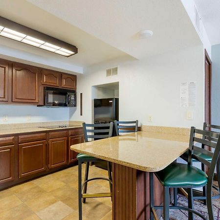 Best Western Plus Longbranch Hotel & Convention Center Cedar Rapids Extérieur photo